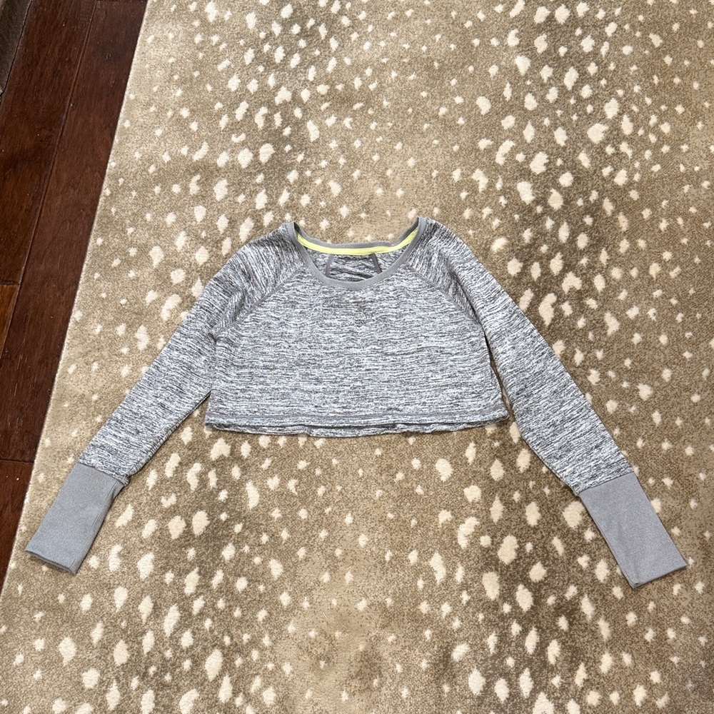MPG Heathered Gray Activewear Cropped Long Sleeve Top. Size XS